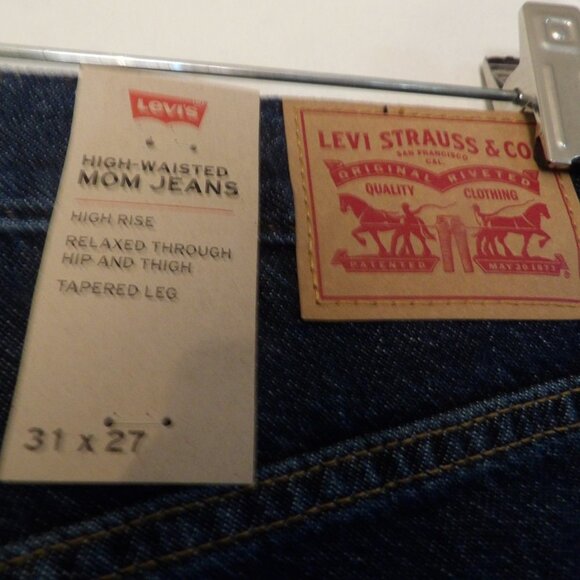 NWT Levi's High Waisted Darker Wash " Mom " Jeans Sz 31/27 - Picture 3 of 6